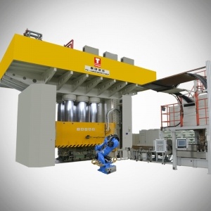 presse hydraulique pour la formation de composites