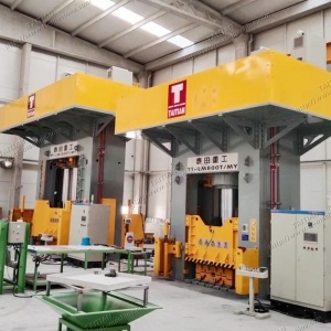 Presse hydraulique pour matériaux composites