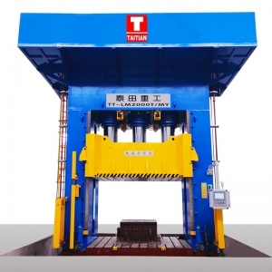 Presse hydraulique pour matériaux composites

